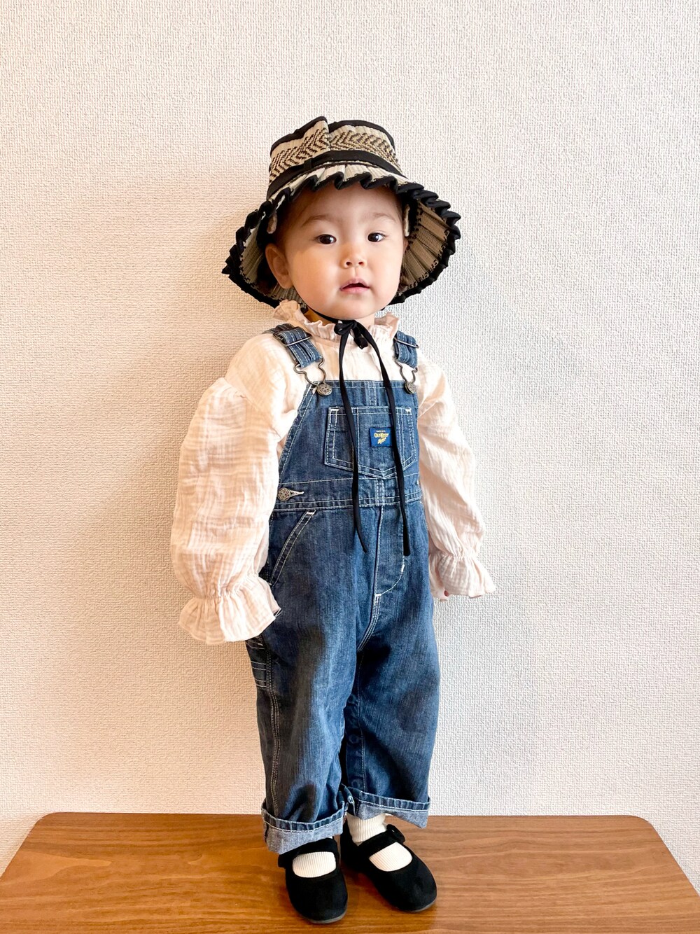 「春コーデ、おしゃれさんと繋がりたい、キッズコーデ、2歳、韓国子供服、lornamurray、むぎわら帽子、帽子、ブラウス、ピンク、オーバーオール、デニム、バレエシューズ、パステル映える春」｜「LORNA MURRAYのsize... child M / color... Haiti / mayfair（ハット、ブラック系）」を使った、892kiさん（キッズ・90cm）の春コーディネートの1枚目の写真
