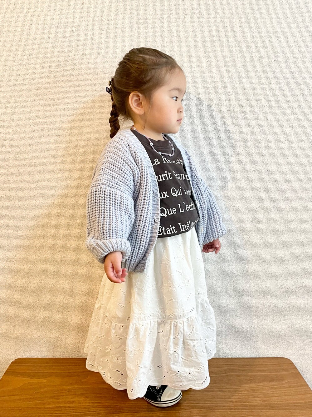 「カーディガン、おしゃれさんと繋がりたい、春コーデ、キッズコーデ、2歳、ハンドメイド、ヘアアレンジ、パープル、プリントT、チャコールグレー、ビーズネックレス、ティアード、スカート、レース、ハイカットスニーカー」｜「importのアイテム（バレッタ/ヘアクリップ、ブルー系）」を使った、892kiさん（キッズ・90cm）の春コーディネートの1枚目の写真