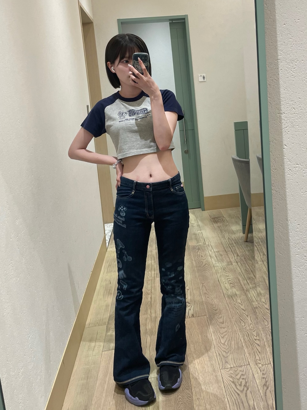 ANGEL BLUEのデニムパンツを使った人気ファッション