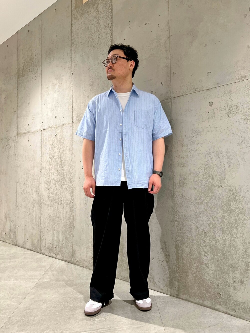 その他のシャツ/ブラウス、ホワイト系のTシャツ/カットソー、ブラック系のその他パンツを着用したメンズの夏コーディネートの1枚目の写真