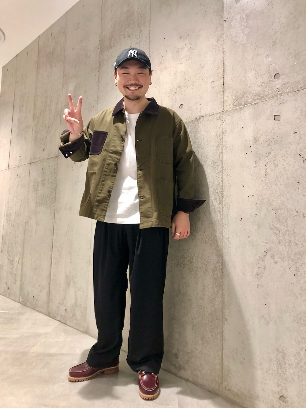 「URBAN RESEARCH、urban research sonny label、NEW ERA、MoMA、Hanes、GRAMICCI、GRAMICCI別注、Tinberland、秋服、秋トレンド2021、革靴、カバーオール、えがおのコーデ、ピース！、フォローお願いします」｜「MOMAのアイテム（キャップ、ブラック系）」を使った、Jun さん（メンズ・176cm）の秋コーディネートの1枚目の写真