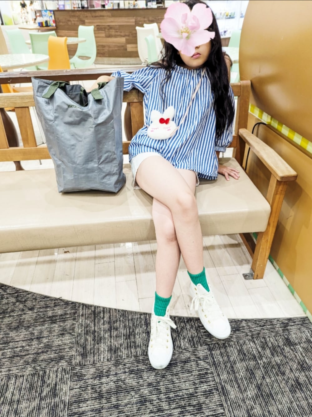 「夏コーデ、ストライプ、ストライプシャツ、ショートパンツ、白パンツ、ロングヘア、靴下屋、靴下チラ見せ、キッズファッション、ハイカット、コンバース、女の子」｜「ZARAのアイテム（シャツ/ブラウス、ブルー系）」を使った、popotan724さん（キッズ・144cm）の夏コーディネートの1枚目の写真