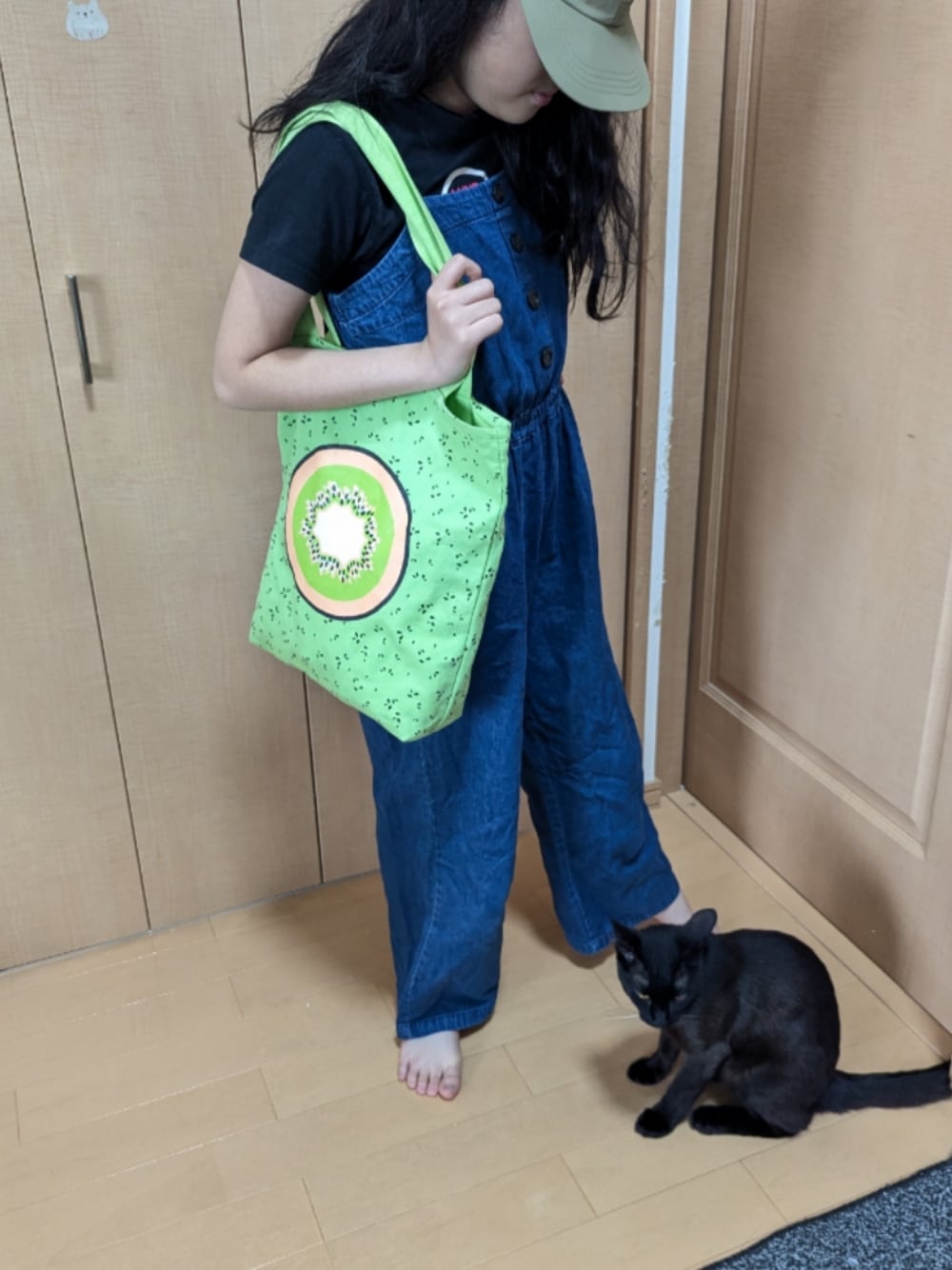 「SHOO・LA・RUEのアイテム（オールインワン・サロペット、ブルー系）」を使った、popotan724さん（キッズ・149cm）の春コーディネートの1枚目の写真