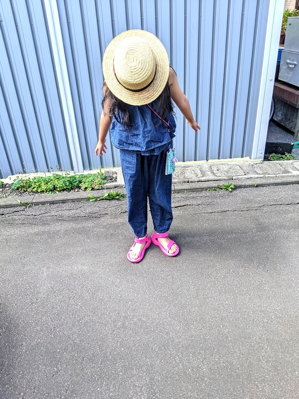 「GUのアイテム（オールインワン・サロペット、ブルー系）」を使った、popotan724さん（キッズ・120cm）の夏コーディネートの1枚目の写真