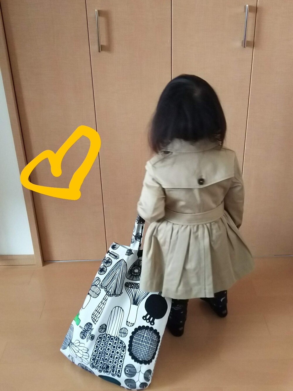 「UNIQLOのアイテム（トレンチコート、ベージュ系）」を使った、popotan724さん（キッズ・120cm）の冬コーディネートの2枚目の写真