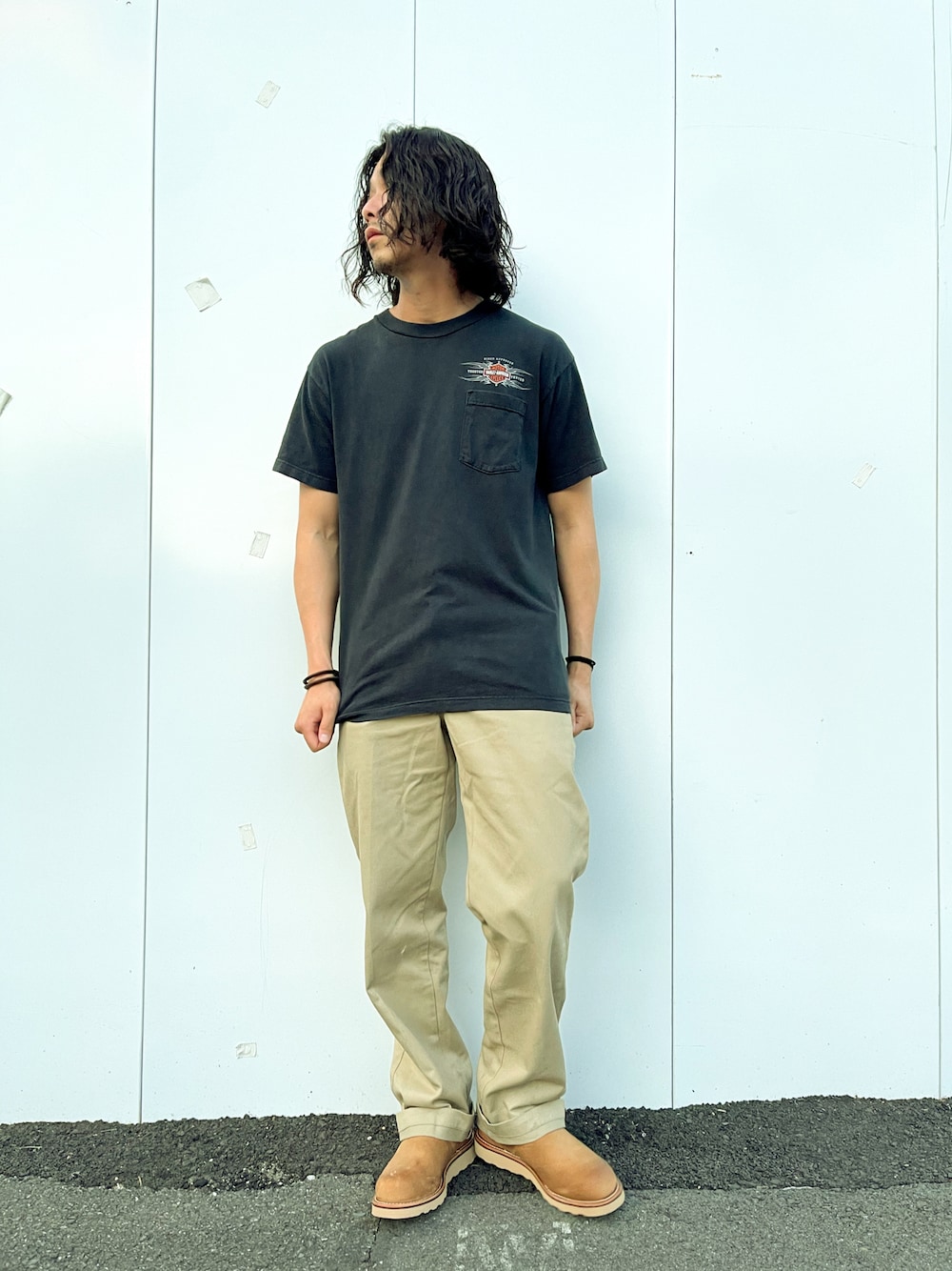 「シンプル、カジュアルコーデ、大人コーデ、夏、革靴、ワークパンツ、ワーク、サイドゴアブーツ、チェルシーブーツ、古着MIX」｜「Harley-Davidsonのアイテム（Tシャツ/カットソー、ブラック系）」を使った、takahiro kawashimaさん（メンズ・175cm）の夏コーディネートの1枚目の写真
