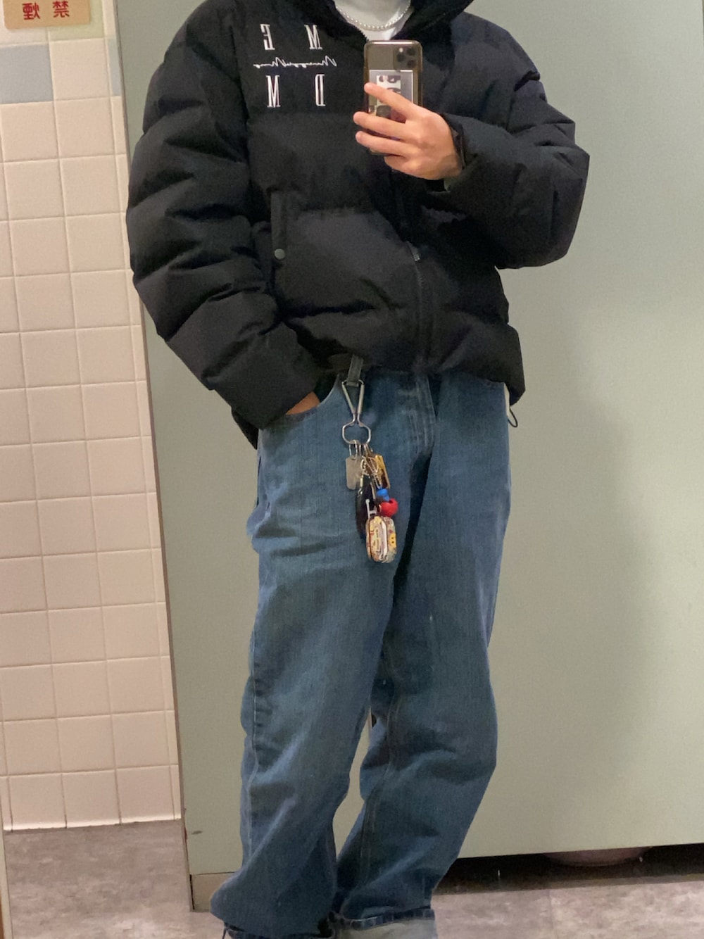 「高校生、北海道、大人コーデ、お洒落さんとつながりたい、シンプル、carhartt、高校生コーデ」｜「Carharttの【ヴィンテージ古着】Carhartt/カーハート デニムパンツ（デニムパンツ、ブルー系）」を使った、TaiToさん（メンズ・177cm）の冬コーディネートの1枚目の写真