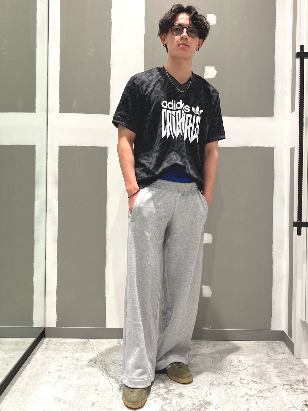 adidas KSENIASCHNAIDER トラック&スウェットパンツ adidas（アディダス）の「KSENIASCHNAIDER 2-in-1トラック