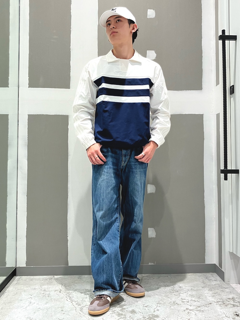 「スニーカー、キャップ、Tシャツ、adidas、長袖シャツ、アディダス、adidas originals、アディダスオリジナルス、サンバ、ポロ襟」｜「adidasのトレフォイル クラシック ベースボール キャップ [TREFOIL CLASSIC BASEBALL CAP]  / アディダスオリジナルス adidas Originals（キャップ、ホワイト系）」を使った、MMさん（メンズ・168cm）の秋コーディネートの1枚目の写真
