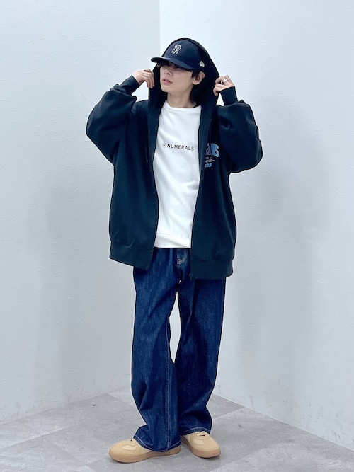 【NUMERALS】ロゴジップパーカー