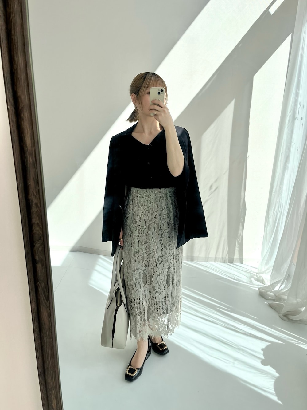 「通勤コーデ、オフィスカジュアル、働く服、レディースファッション、スタッフ、レギュラー、お仕事コーデ、低身長、レーススカート」｜「7days Life Stylingの【洗える】ドビー素材セットアップテーパードパンツスーツ3点セット（ロング丈テーラードジャケット＋２ＷＡＹブラウス＋パンツ）（スーツセット、ベージュ系）」を使った、M A O R I N.さん（レディース・152cm）の春コーディネートの1枚目の写真