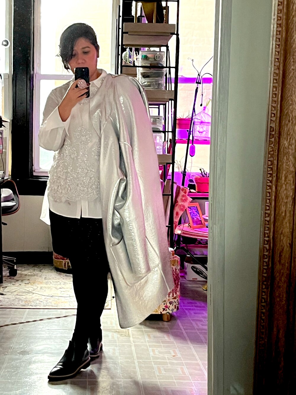 「silver、handmade、silver coat、office style」｜「COLE HAANのアイテム（ブーツ、ブラック系）」を使った、chrisara1さん（レディース・157cm）の秋コーディネートの1枚目の写真