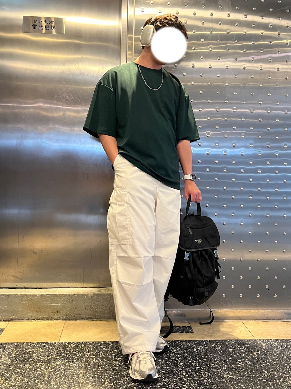 「ootd、夏コーデ、今日のコーデ」｜「ETELIOの【2点セット】梨地ポケット付きクルービッグTシャツ＆ロングタンクトップアンサンブルセット（Tシャツ/カットソー、グリーン系）」を使った、Ivan Yoyoさん（メンズ・170cm）の秋コーディネートの1枚目の写真