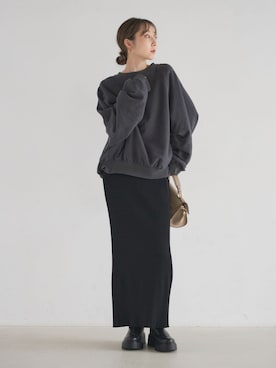 「アイテム（スウェット）」を使った、Rinaさん（レディース・164cm）の秋コーディネート