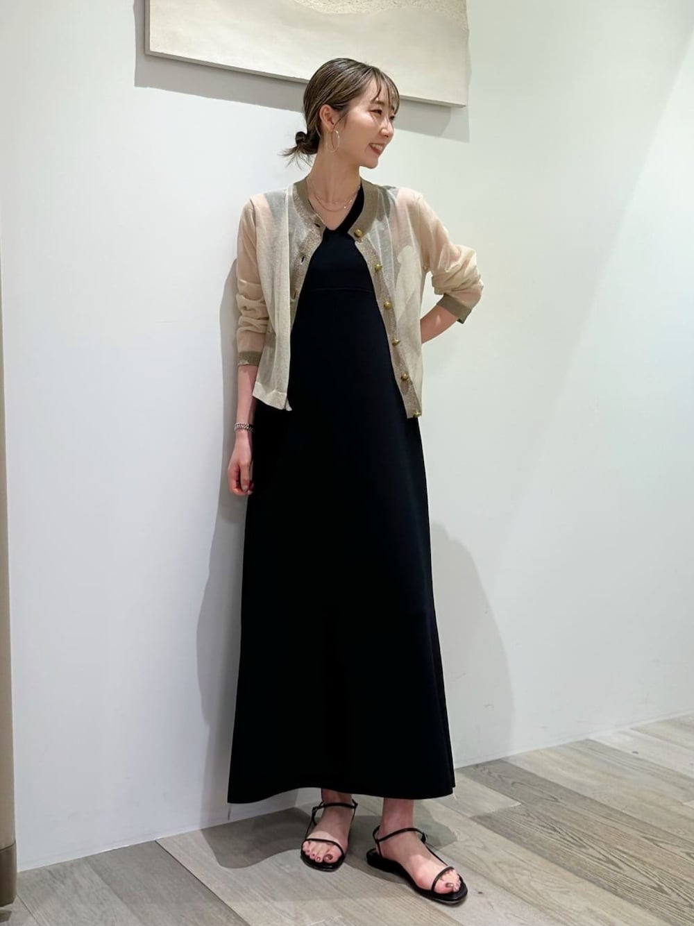 ラメトリミングシアークルーショートカーディガンを使った人気