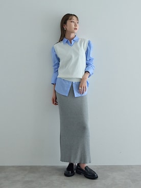 「ニットベスト」｜「アイテム（スカート、グレー系）」を使った、Rinaさん（レディース・164cm）の秋コーディネート