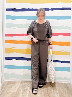 「SHOO・LA・RUE（シューラルー）の【S-LL/洗濯機可/セットアップ可】軽凛(かろりん) ひんやりタックブラウス（シャツ/ブラウス、ブラウン系）」を使った、Peeさん（レディース・150cm）の夏コーディネート
