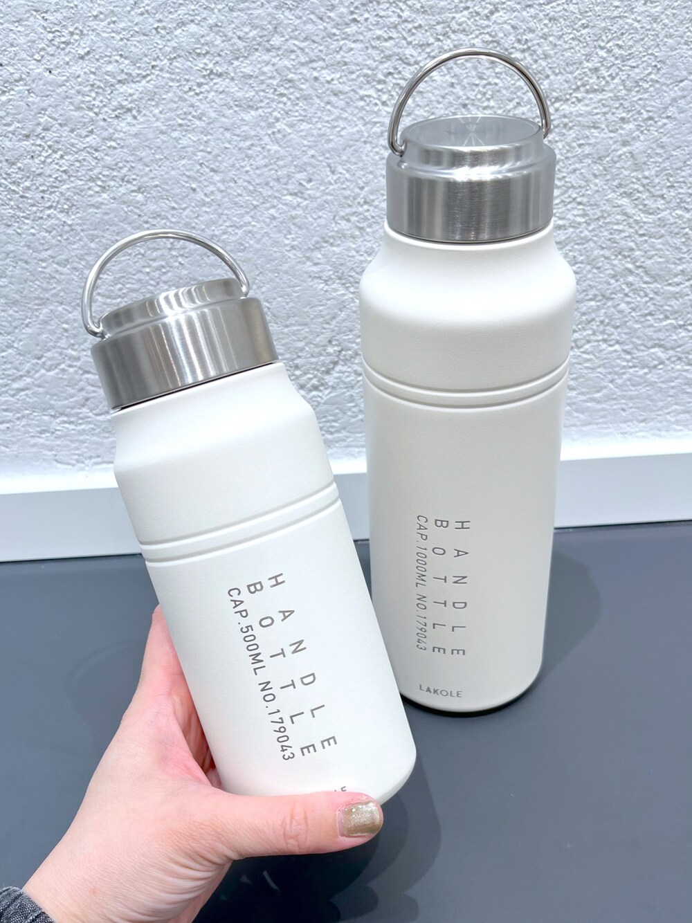「LAKOLE、レジャースタイル」｜「LAKOLEの【保温保冷】ハンドル付き真空ボトル / 172305（水筒、ホワイト系）」を使った、yun..さん（レディース・160cm）の春コーディネートの1枚目の写真