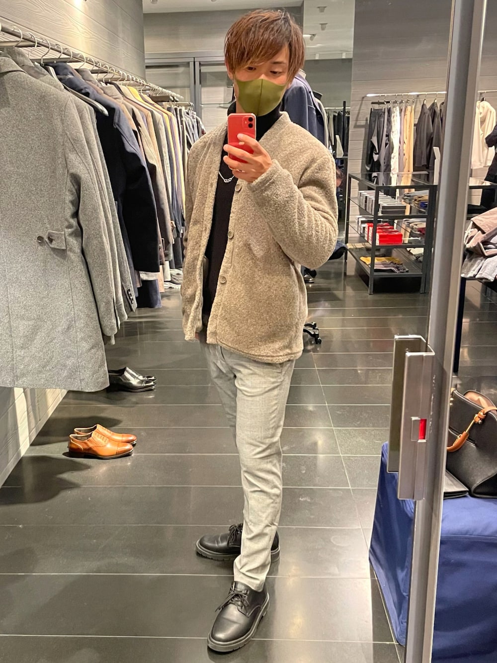 「秋のコーデ、冬コーデ、大人コーデ、comme ca ism、今日のコーデ、COMME CA MEN、コムサメン、コムサイズム、コムサイズム(COMME CA ISM)」｜「RAGEBLUEのボリュームソールレースアップシューズ/956530（ローファー、ブラック系）」を使った、kさん（メンズ・168cm）の秋コーディネートの1枚目の写真
