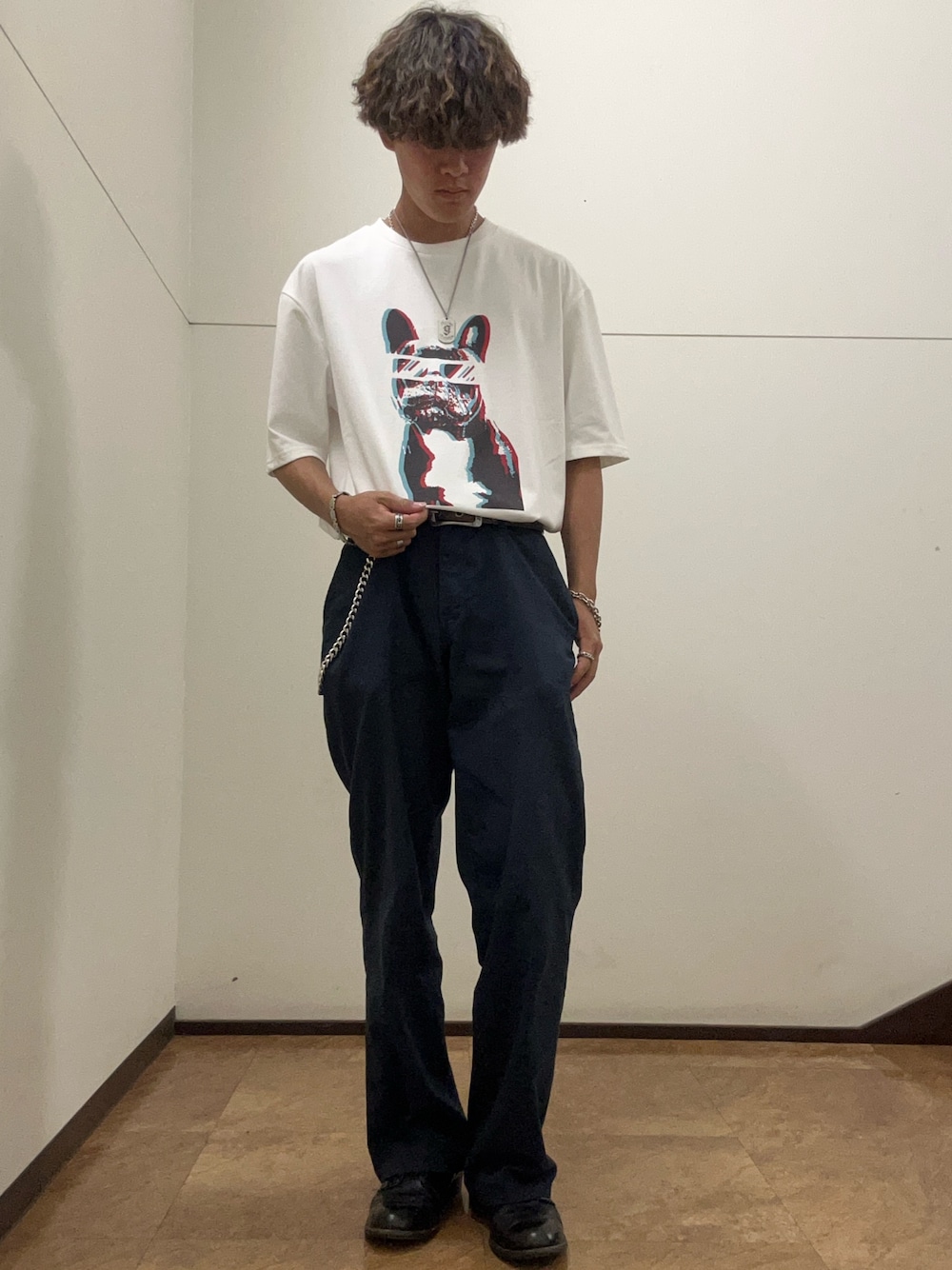その他のTシャツ/カットソーを着用したメンズの春コーディネートの1枚目の写真