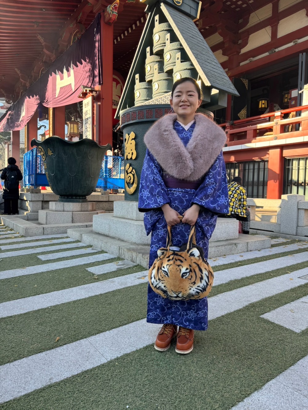 「LGBT当事者、初詣、着物、着物レンタル、ネコ科大好き、Redwing」｜「アニマルフェイスバッグのアイテム（トートバッグ、オレンジ系）」を使った、💙Blue Leopard🐆さん（骨格ストレート・レディース・156cm）の冬コーディネートの1枚目の写真