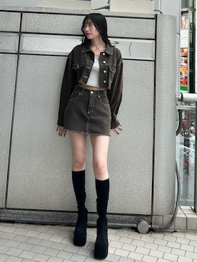 「アイテム（デニムジャケット）」を使った、伊藤春花さん（レディース・166cm）の秋コーディネート