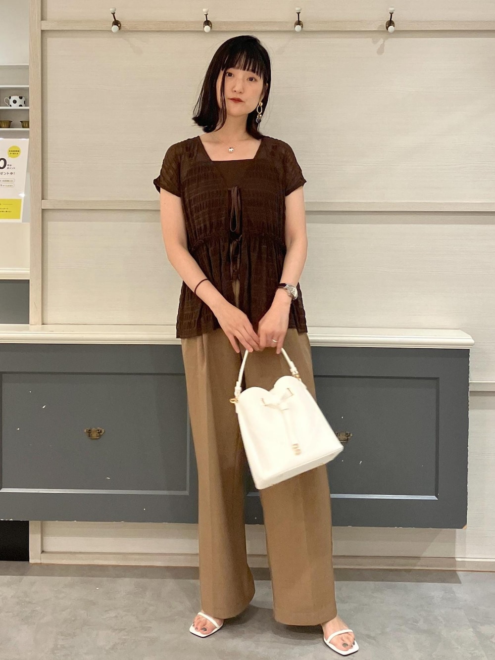 「ハートカット、セットアイテム、アンサンブル、サンダル、骨格ストレート、ホワイト、ショルダーバッグ、ブラウン、プルオーバー、半袖、ワイド、十分丈、ヒール、初夏コーデ、夏コーデ」｜「Juzeのストラップヒールサンダル（サンダル、ホワイト系）」を使った、mikusonvisさん（レディース・168cm）の夏コーディネートの1枚目の写真