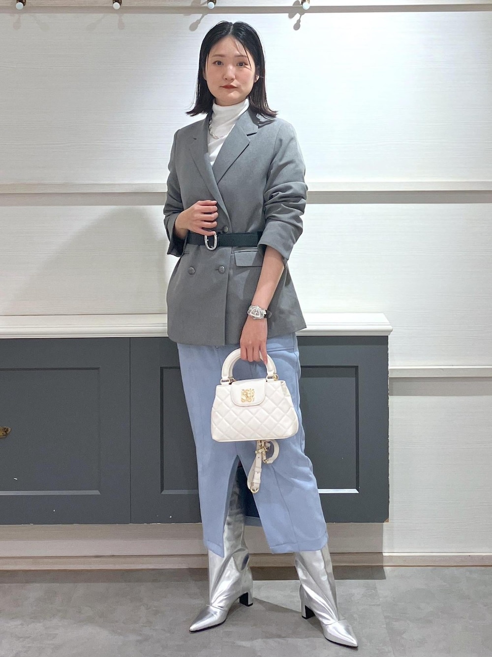 「ジャケット、羽織り、春コーデ、冬コーデ、セレモニーコーデ、お出かけコーデ、大人カジュアル、スカートスタイル、きれいめコーデ、VIS、ストレート、イエベ秋、混合、高身長、トップス」｜「VISのCASUAL ミックスメッキチェーンネックレス（ネックレス、シルバー系）」を使った、mikusonvisさん（レディース・168cm）の冬コーディネートの1枚目の写真