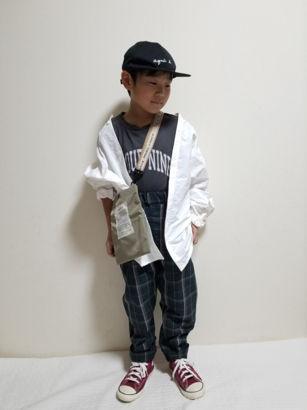 「プチプラ、キャップ、ロゴT、チェック、チェックパンツ、タックイン、シャツスタイル、ボリューム袖、ビッグシルエット、ハイカットスニーカー、ショルダーバッグ、秋コーデ、カジュアルコーデ、秋服準備はじめました、チェッカーずまつり2021秋告知」｜「CIAOPANIC TYPYの【THEATRE PRODUCTS×CIAOPANIC TYPY】サコッシュ（ショルダーバッグ、グレー系）」を使った、moon☺︎さん（キッズ・120cm）の秋コーディネートの1枚目の写真