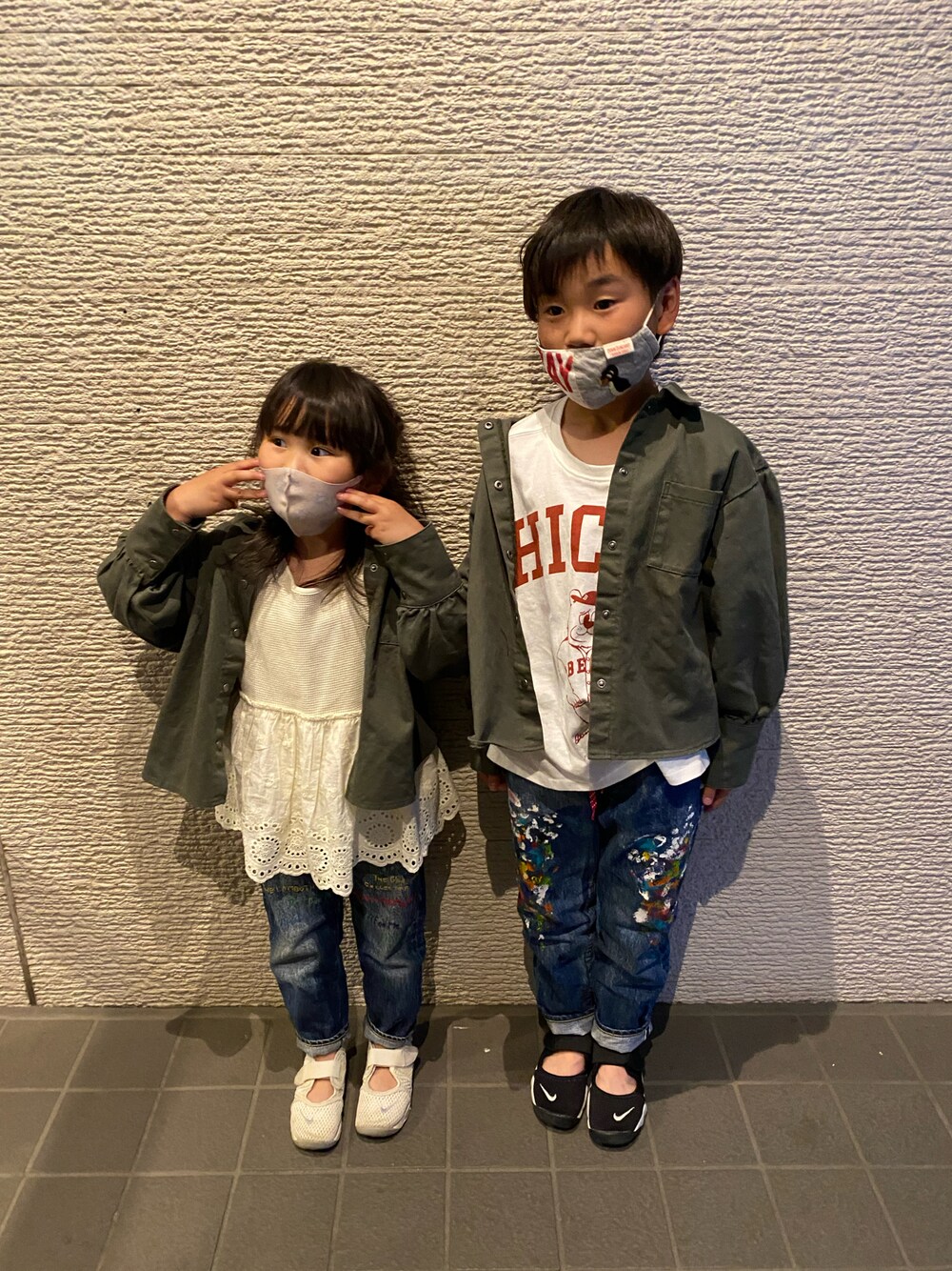 「休日スタイル、ZOZOKIDSDAY、デニム、プチプラ、エアリフト、シャツスタイル、シンプルコーデ、春夏コーデ、カジュアルコーデ、リンクコーデ、グリーン、ミリタリー、古着MIX」｜「allolun.の/ミリタリーシャツジャケット（シャツ/ブラウス、グリーン系）」を使った、moon☺︎さん（キッズ・125cm）の春コーディネートの1枚目の写真