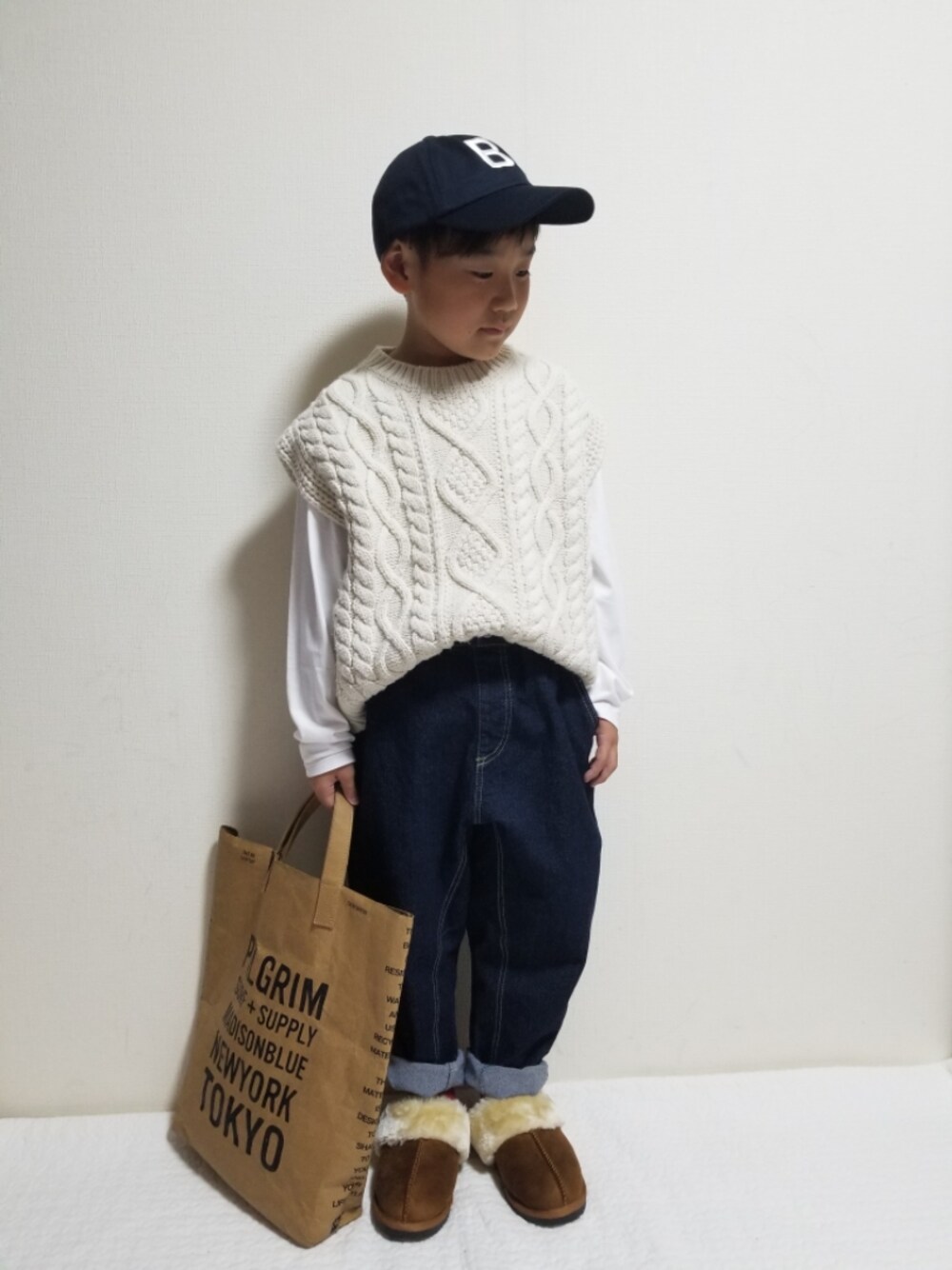 「だから秋服が好き、ニットベスト、秋コーデ、カジュアルコーデ、シンプルコーデ、レイヤードスタイル、ケーブルニット、ベスト、キャップ、デニムパンツ、ムートン、プチプラ、UNIQLO、Branshes、休日スタイル」｜「LOWRYS FARMのツイルシシュウＣＡＰ　959856（キャップ、ブルー系）」を使った、moon☺︎さん（キッズ・123cm）の秋コーディネートの1枚目の写真