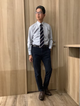 「TOKYO SHIRTS（トウキョウシャツ）の【HELLO KITTY×TOKYO SHIRTS】 形態安定ノンアイロン ボタンダウン 長袖ビジネスワイシャツ（ビジネスシャツ、グレー系）」を使った、TOKYOSHIRTSららぽーと安城店さん（メンズ・172cm）の秋コーディネート