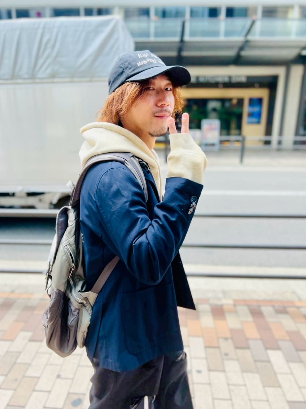 「やっぱり帽子が好き、ジャケット、スラックス、きれいめカジュアル、ZARA、古着MIX、レイヤードスタイル」｜「sacai × PORTERのアイテム（バックパック/リュック、シルバー系）」を使った、ちゃんまつ:Reさん（メンズ・166cm）の春コーディネートの1枚目の写真