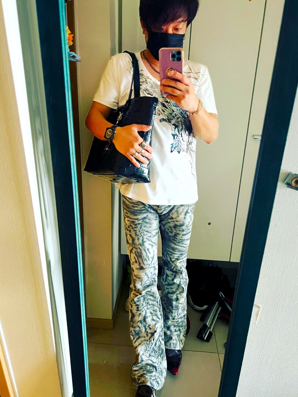 「TORNADO MARTのアイテム（デニムパンツ、グレー系）」を使った、fantastic     blueさん（メンズ・172cm）の春コーディネートの1枚目の写真