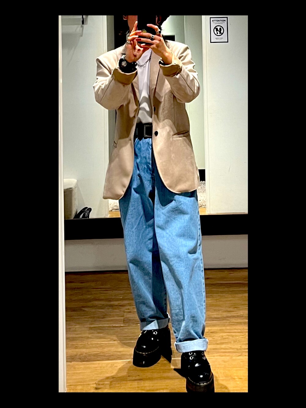 「AZUL by moussyのｽﾑｰｽﾀｯﾁﾍﾞｰｼｯｸﾛﾝｸﾞTｼｬﾂ（Tシャツ/カットソー、ホワイト系）」を使った、こうたこさん（メンズ・158cm）の冬コーディネートの1枚目の写真