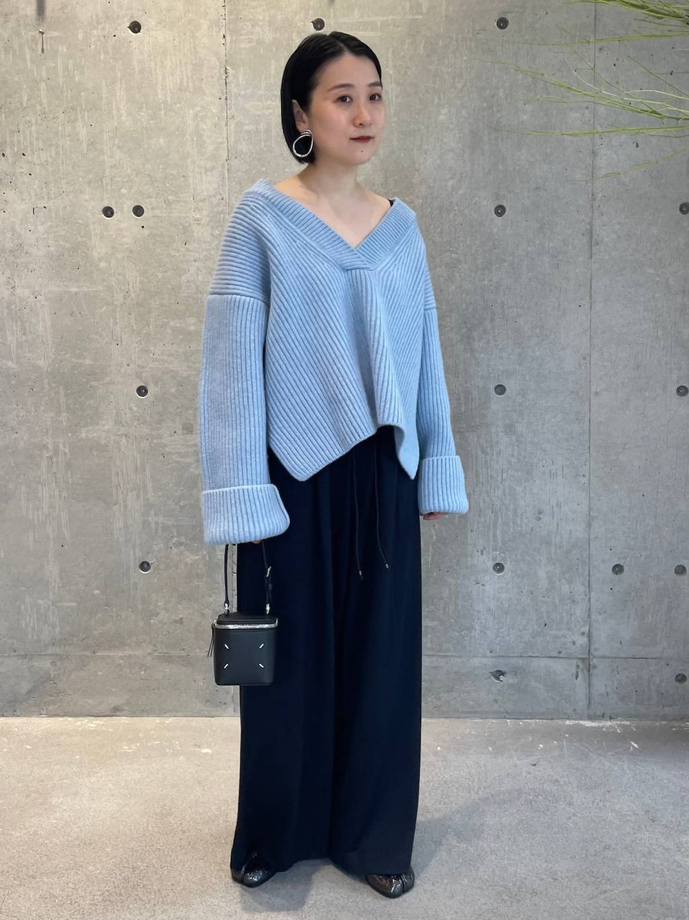 「Chaos、低身長、ハンサム、モード、ベーシック/シンプル」｜「REMI RELIEFのChaos(カオス)/【REMI RELIEF】別注ショートダウンコート 2024AW（ダウンジャケット/コート、ブルー系）」を使った、chaos_kawaさん（レディース・150cm）の秋コーディネートの1枚目の写真