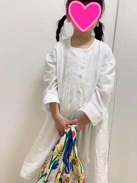 「LOWRYS FARM（ローリーズファーム）のＷボタンシャツワンピース　928179（ワンピース、ホワイト系）」を使った、KAHOさん（キッズ・130cm）の冬コーディネート