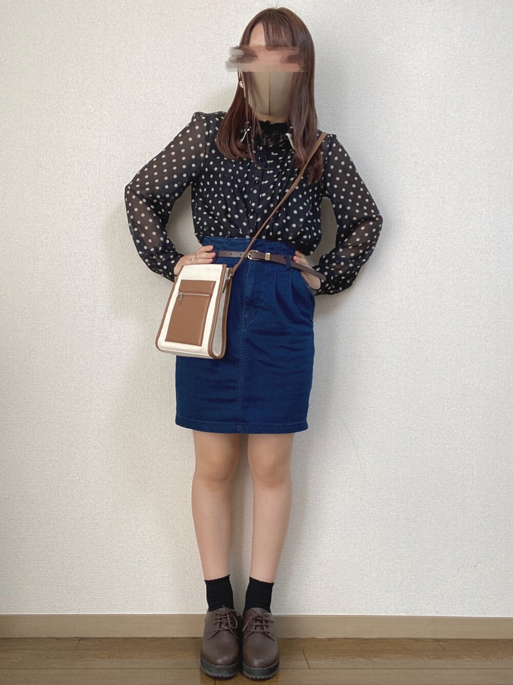 「だから秋服が好き、休日スタイル、秋コーデ、ガーリー、大人ガーリー、ドット、デニム、ブラウス、スカート、プチプラ、低身長」｜「Honeysのレースハイネック（タンクトップ、ブラック系）」を使った、mocha𓂃 ✿𓈒𓏸さん（レディース・150cm）の秋コーディネートの1枚目の写真