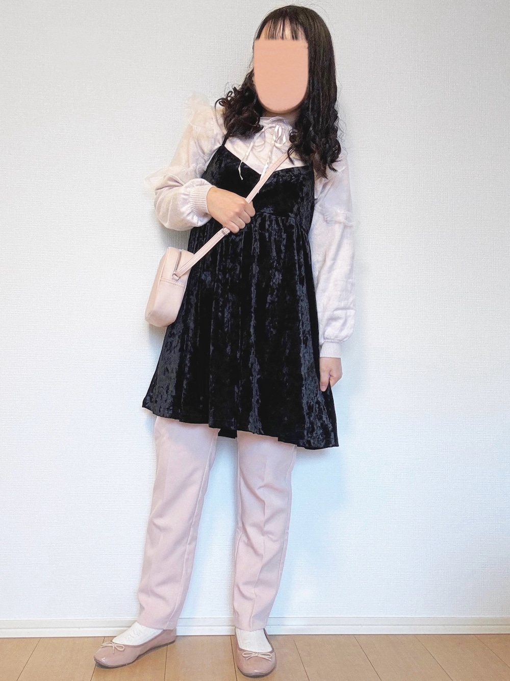 「似合うラボに行こう、春コーデ、休日スタイル、プチプラ、低身長、キャミワンピ、ワンピース、パンツスタイル、ブラック、ピンク、ニット、レイヤード、ガーリー、スラックス、フレンチガーリー」｜「GRLのチュールフリルリボンニットトップス（ニット/セーター、ホワイト系）」を使った、mocha𓂃 ✿𓈒𓏸さん（レディース・150cm）の春コーディネートの1枚目の写真