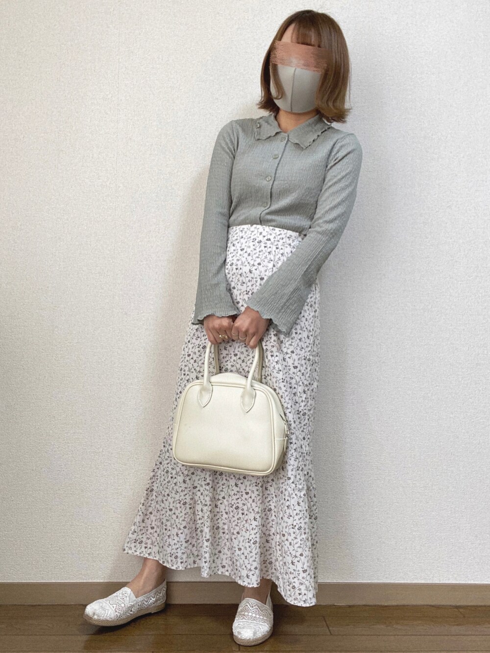 「休日スタイル、春コーデ、スカート、マーメイドスカート、カーディガン、くすみカラー、くすみグリーン、プチプラ、低身長、グリーン、淡色コーデ、花柄、キレイめ、大人ガーリー、はじめましてコーデ」｜「GUのコンパクトポロカーディガン(長袖)（カーディガン/ボレロ、グリーン系）」を使った、mocha𓂃 ✿𓈒𓏸さん（レディース・150cm）の春コーディネートの1枚目の写真