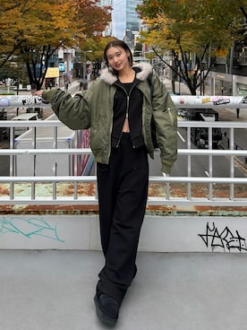 「アイテム（MA-1）」を使った、うらのことこさん（レディース・165cm）の秋コーディネート