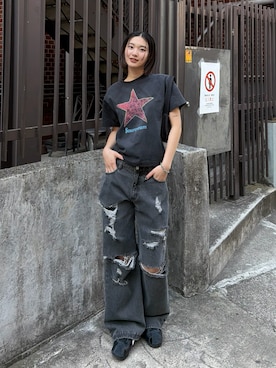 「WHO'S WHO gallery（フーズフーギャラリー）のBOLD DISTRESSED DENIM（デニムパンツ、ブラック系）」を使った、うらのことこさん（レディース・165cm）の春コーディネート