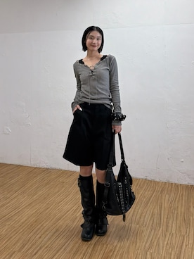 「WHO'S WHO gallery（フーズフーギャラリー）のプロセストレースアップトップス（Tシャツ/カットソー、グレー系）」を使った、うらのことこさん（レディース・165cm）の春コーディネート