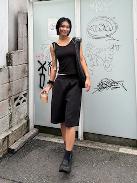 「WHO'S WHO gallery（フーズフーギャラリー）の【WEB限定】【SLOPPY】 PACKタンク（タンクトップ、ブラック系）」を使った、うらのことこさん（レディース・165cm）の秋コーディネート