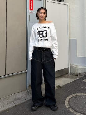 「WHO'S WHO gallery（フーズフーギャラリー）のエリオットナンバリングワンショルダースウェット（スウェット）」を使った、うらのことこさん（レディース・165cm）の秋コーディネート