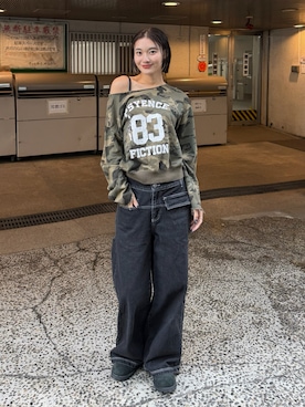 「WHO'S WHO gallery（フーズフーギャラリー）のエリオットナンバリングワンショルダースウェット（スウェット）」を使った、うらのことこさん（レディース・165cm）の秋コーディネート