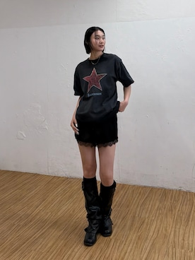 「Sourcream（サワークリーム）の【UNISEX】SourcreamラインストーンスターグラフィックTEE（Tシャツ/カットソー、ブラック系）」を使った、うらのことこさん（レディース・165cm）の春コーディネート