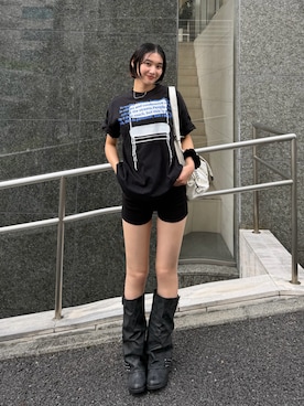 「WHO'S WHO gallery（フーズフーギャラリー）の【OFFICE SERVICES】 OFFICE CHAIR TEE（Tシャツ/カットソー、ブラック系）」を使った、うらのことこさん（レディース・165cm）の夏コーディネート