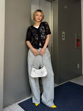 「WHO'S WHO gallery（フーズフーギャラリー）のスタッズベルト（ベルト）」を使った、うらのことこさん（レディース・165cm）の春コーディネート