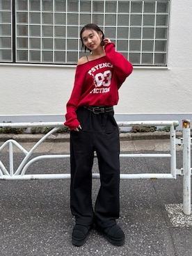 「WHO'S WHO gallery（フーズフーギャラリー）のエリオットナンバリングワンショルダースウェット（スウェット）」を使った、うらのことこさん（レディース・165cm）の秋コーディネート